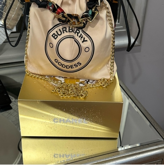 Burberry - Picture 7 of 8